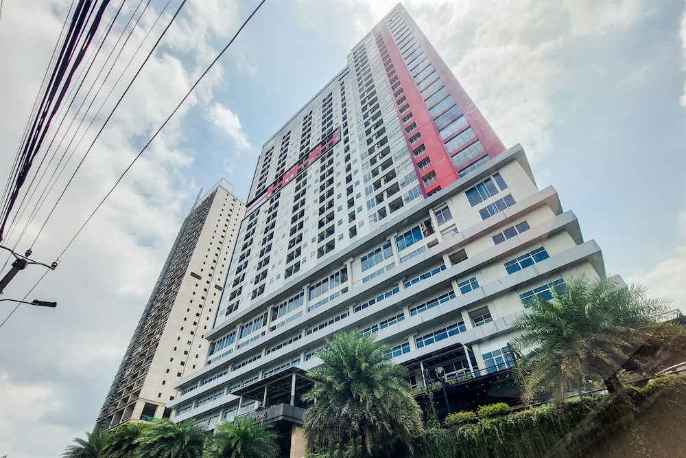 Nice and Cozy 2BR at Parkland Avenue Apartment