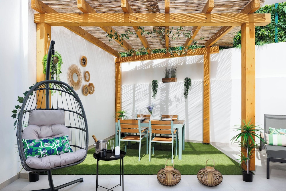 Roots Apartments