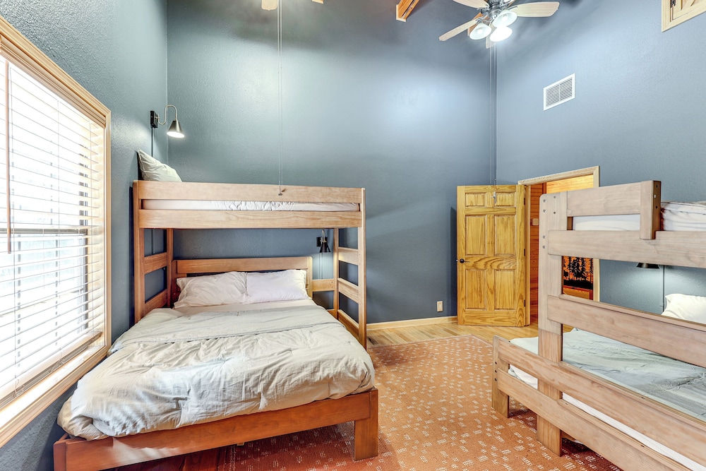 Creek Access, Games: Family-friendly Royal Retreat