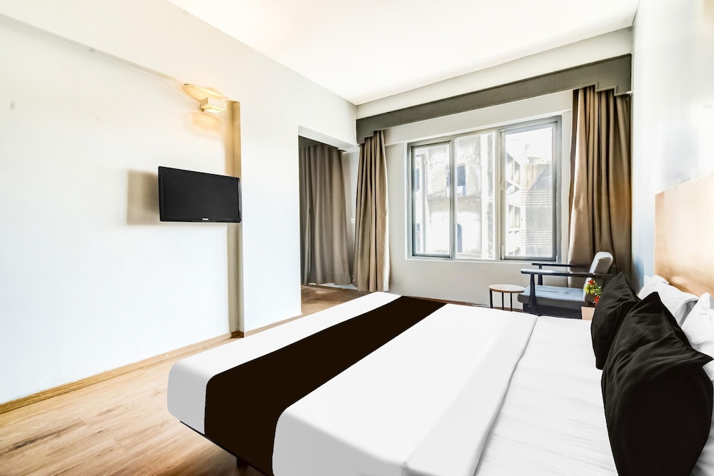 Luxury Stays at Lakdikapul Near Red Hills