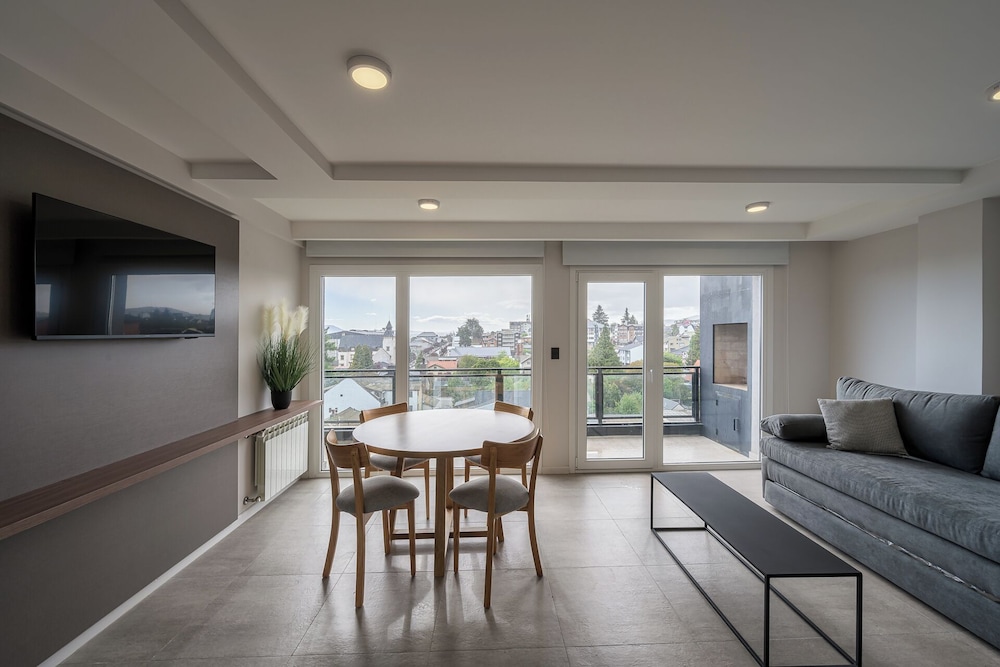 Downtown Apartment, Stunning Views, Terrace PL1 by Apartments Bariloche