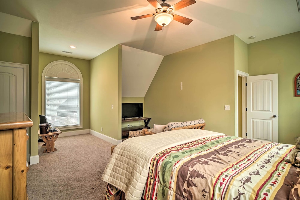Dog-friendly Family Home Steps to Norris Lake view 5