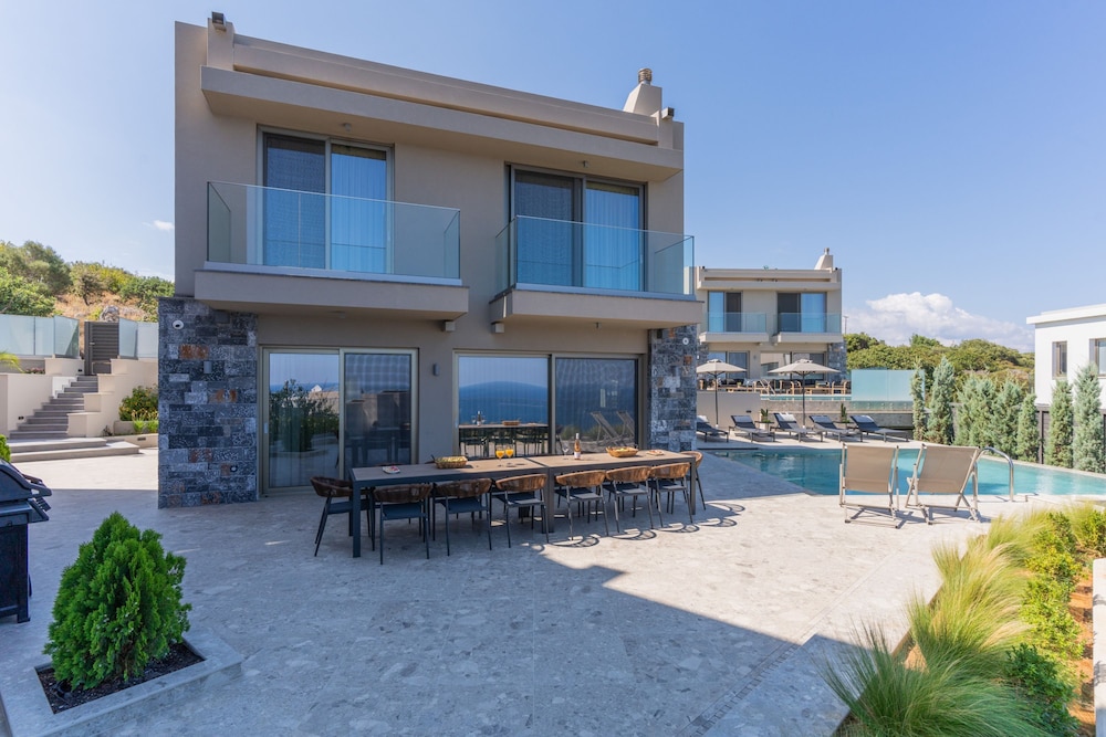 Skyfall Villas - With 12 Bedrooms