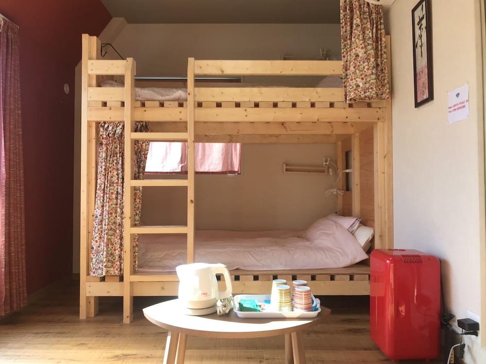 GUESTHOUSE YOURS - Hostel