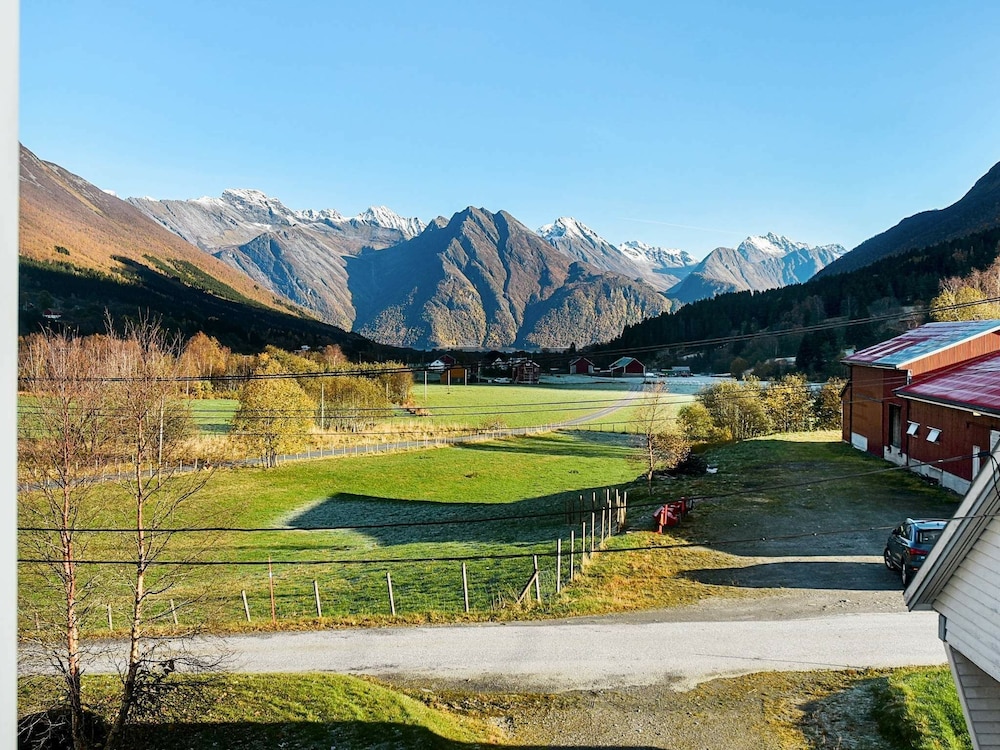 8 Person Holiday Home in Sæbø