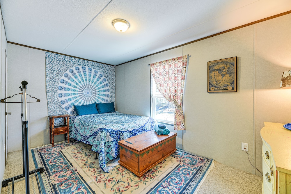 Rockport Vacation Rental w/ Patio - 8 Mi to Beach! view 4