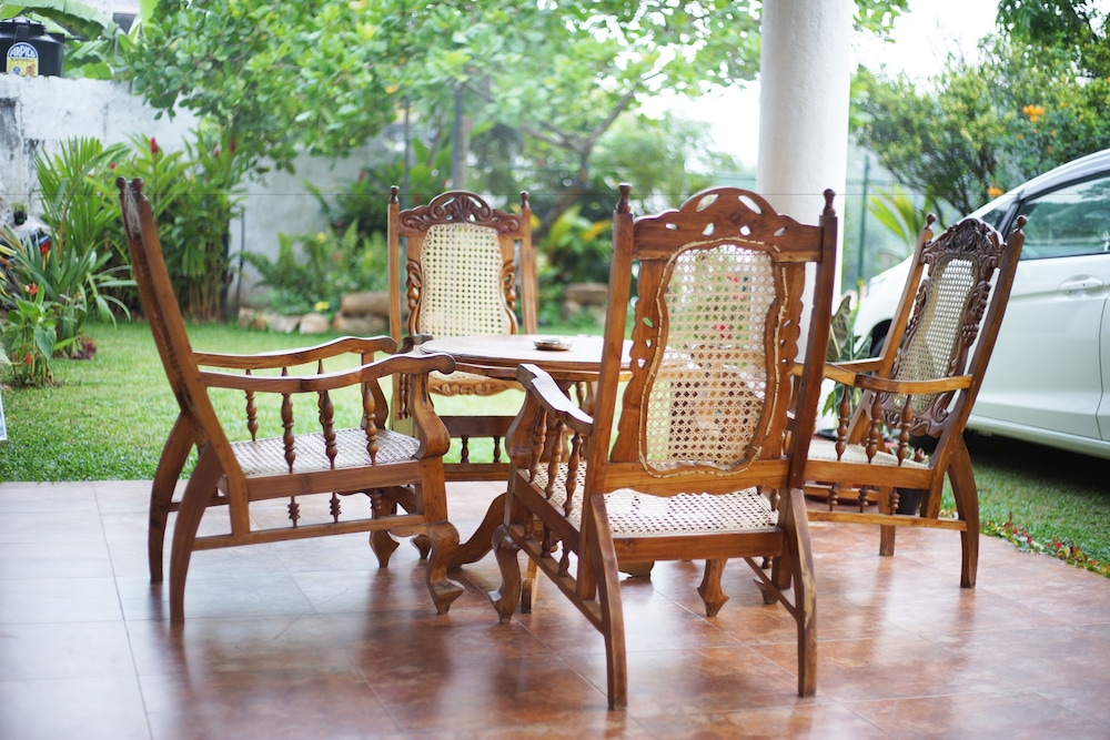 Moon Hills Hotel