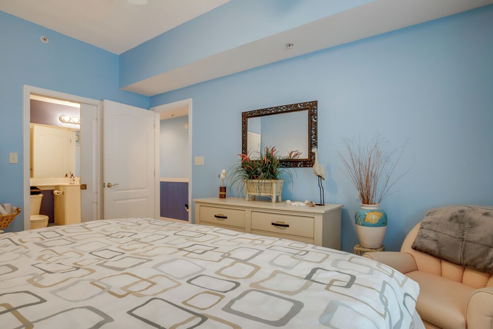 Walk to Main St: Condo w/ Pool Access in Crisfield