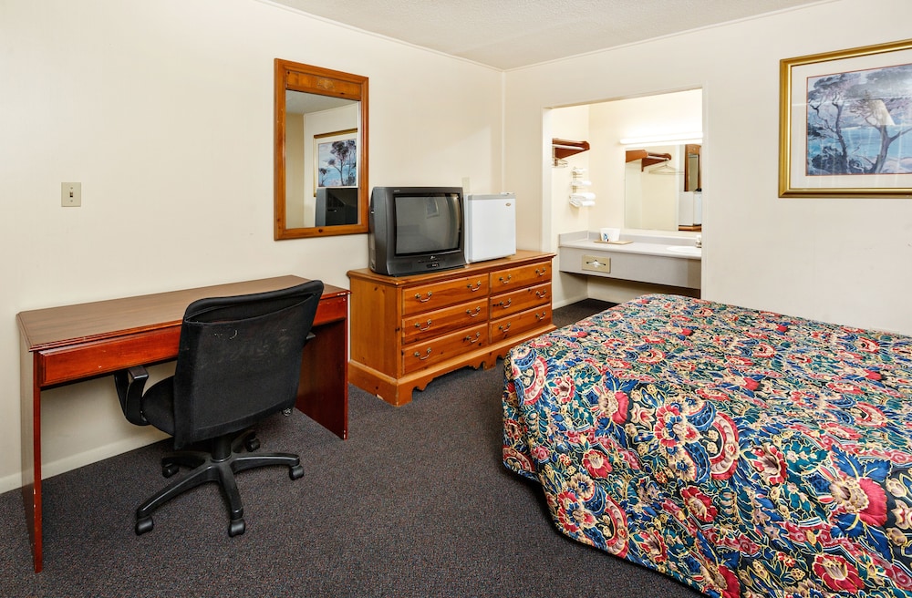 Red Carpet Inn - Louisville