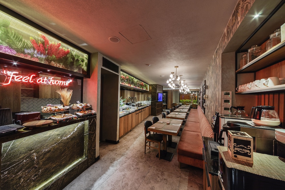 Ayramin Deluxe Hotel - Image 16