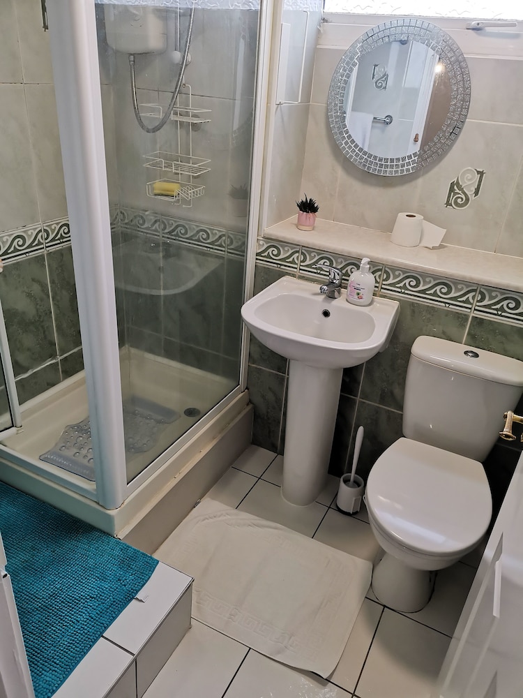South Shields Vacations - Shielded Serenity King Suite - Property Image 6