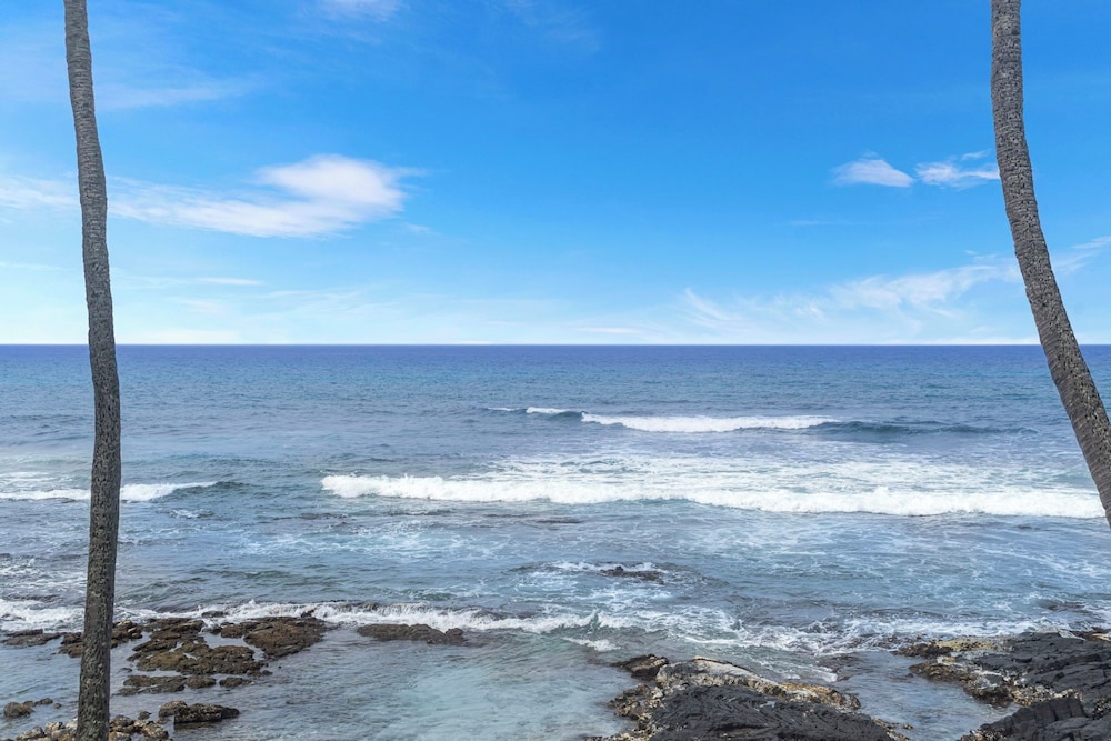Ocean Front - Watch Dolphins From the Lanai - Wi-fi - Next to Beach- Vrkcv