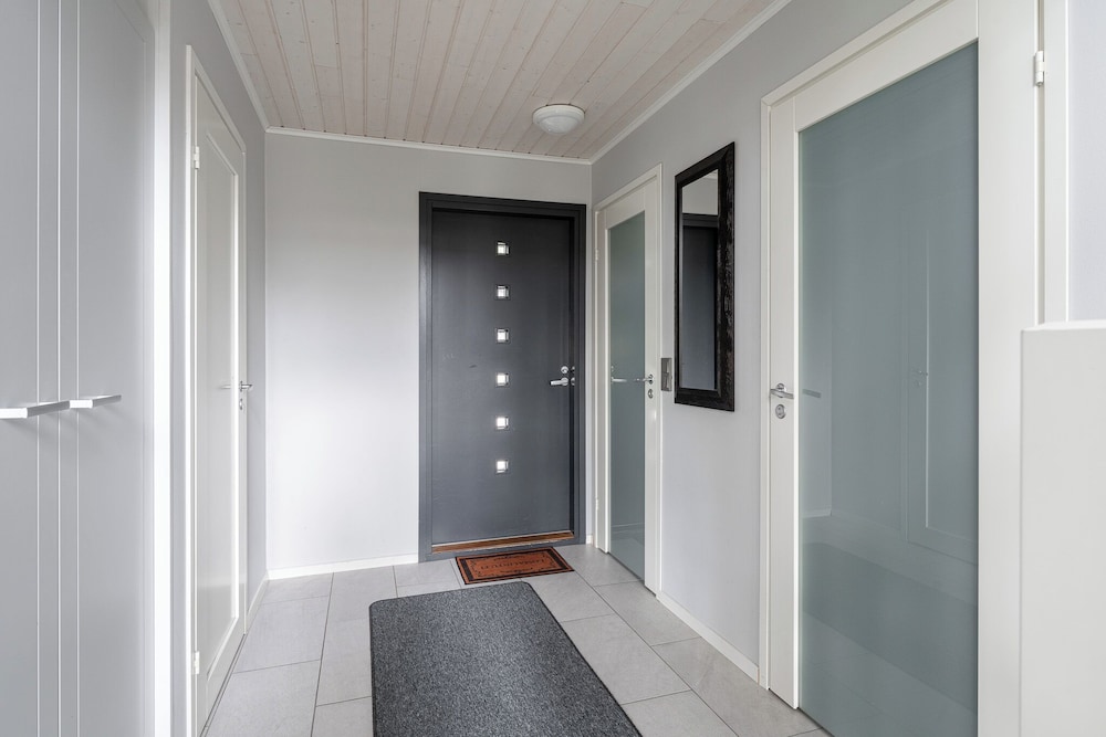 Peaceful 2BR Getaway Cabin at Riihivuori