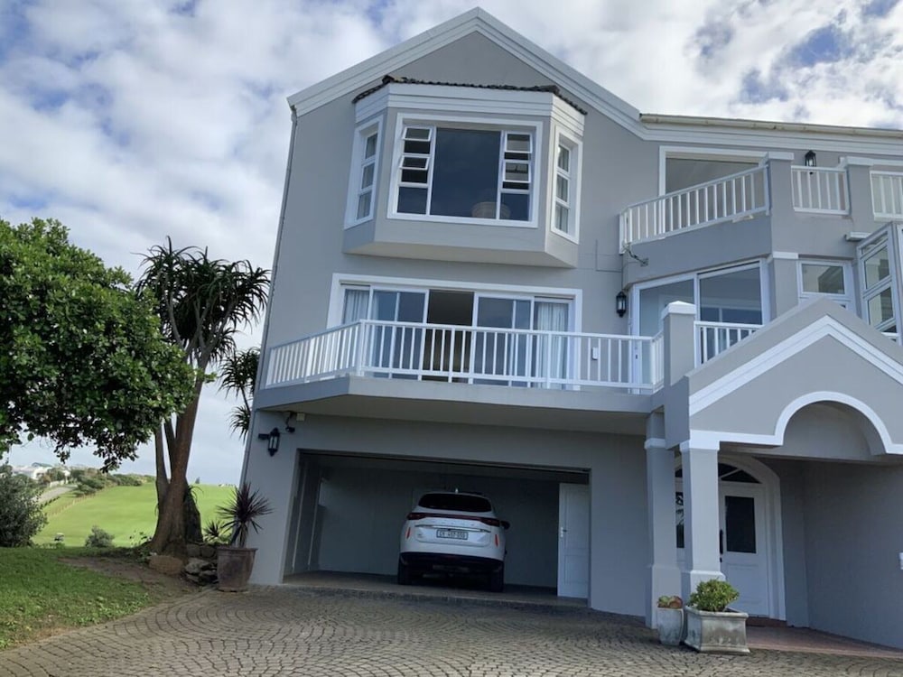 Sunshine Modern Retreat view 4