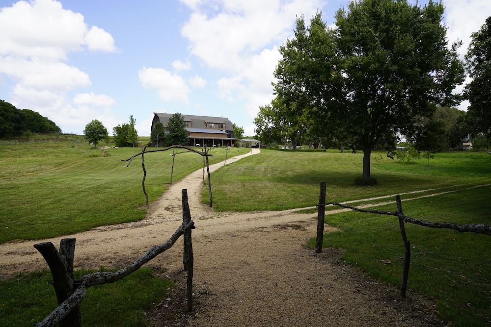 Lawrence Vacations - Circle S Ranch - Property Image 37