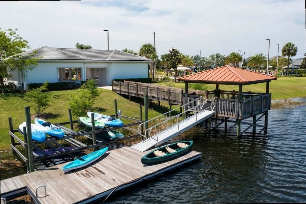 Lake View Resort Condo w Lazy River Near Disney