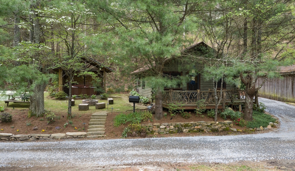 stayNantahala - Smoky Mountain Cabins