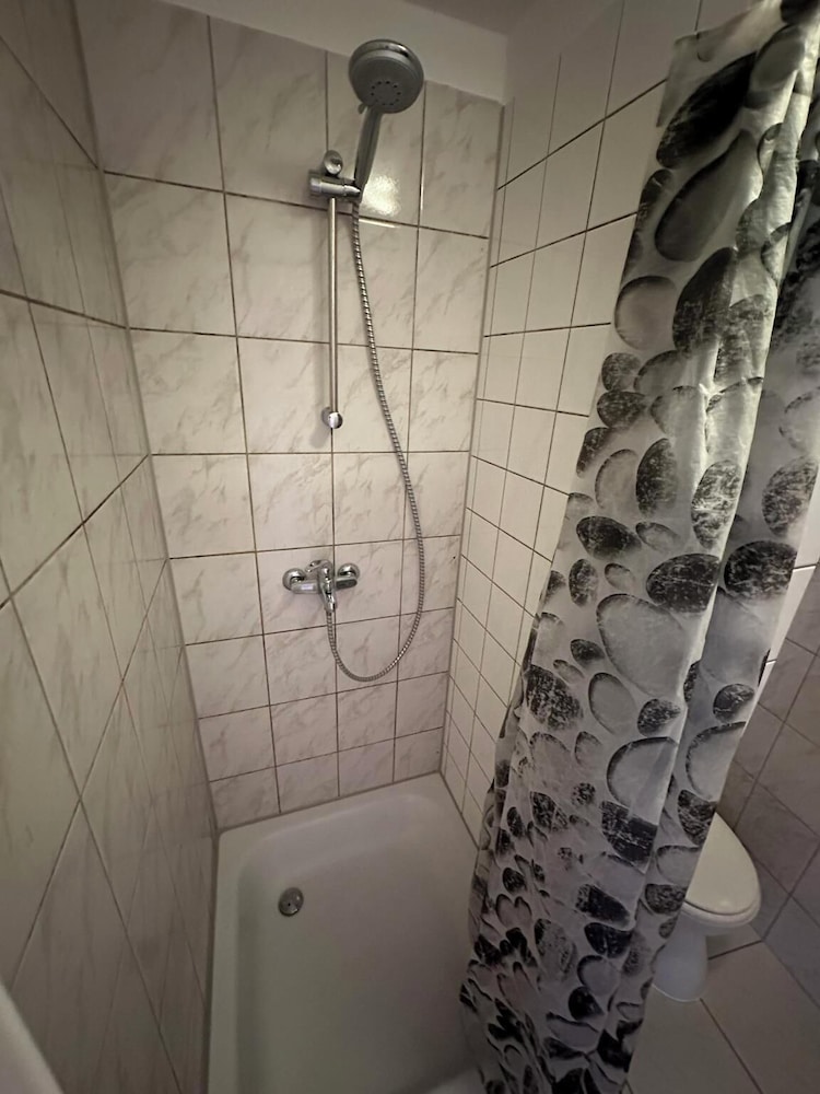 2-Rent Group Hostel Apartments HAN53