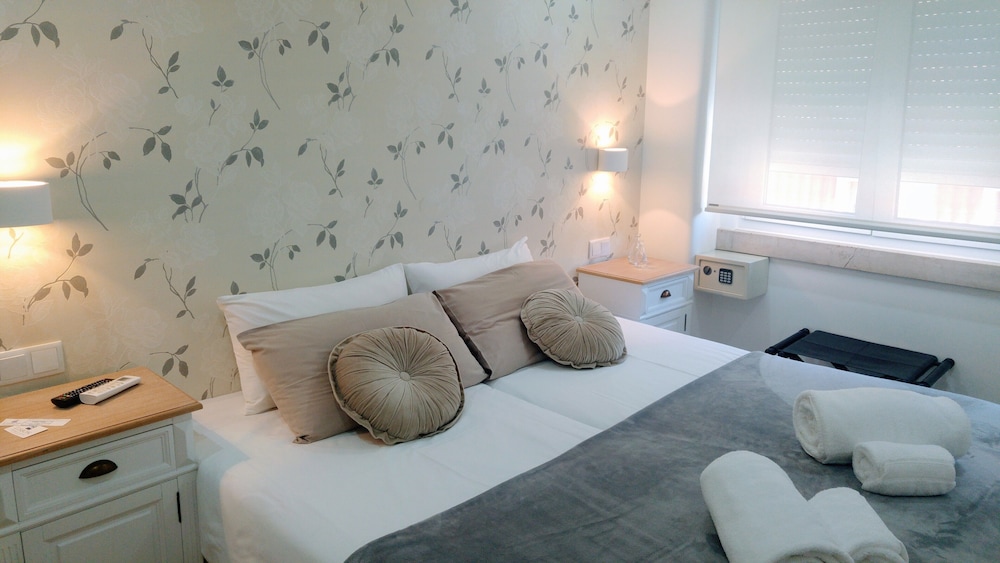 Lisbon Terrace Suites Apartment for Large Groups with Amazing Terrace