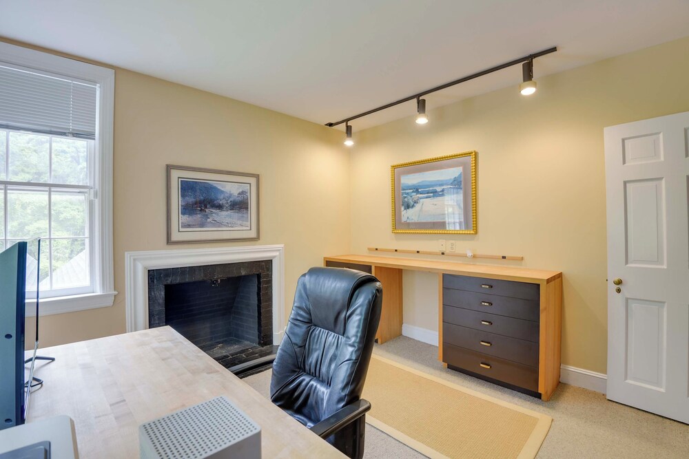 16 Mi to Baltimore: Spacious Home in Owings Mills!