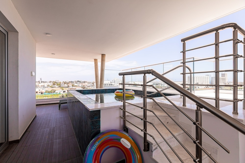 YAMAS Urban Living Platinum 77 Penthouses