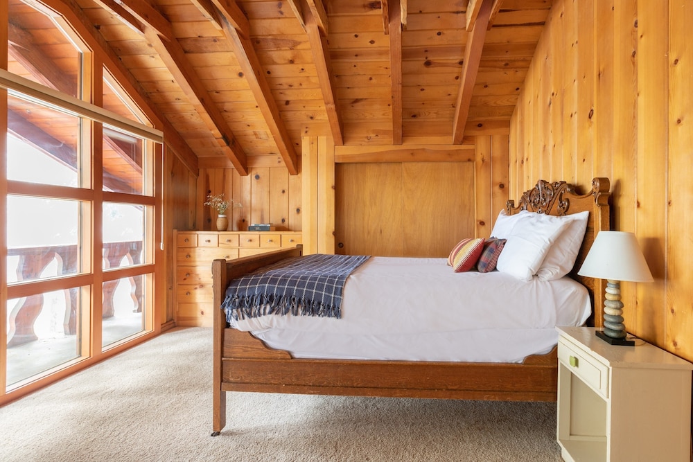 Sunnyside by Avantstay Charming Lake Tahoe Chalet on Tahoes West Shore view 5