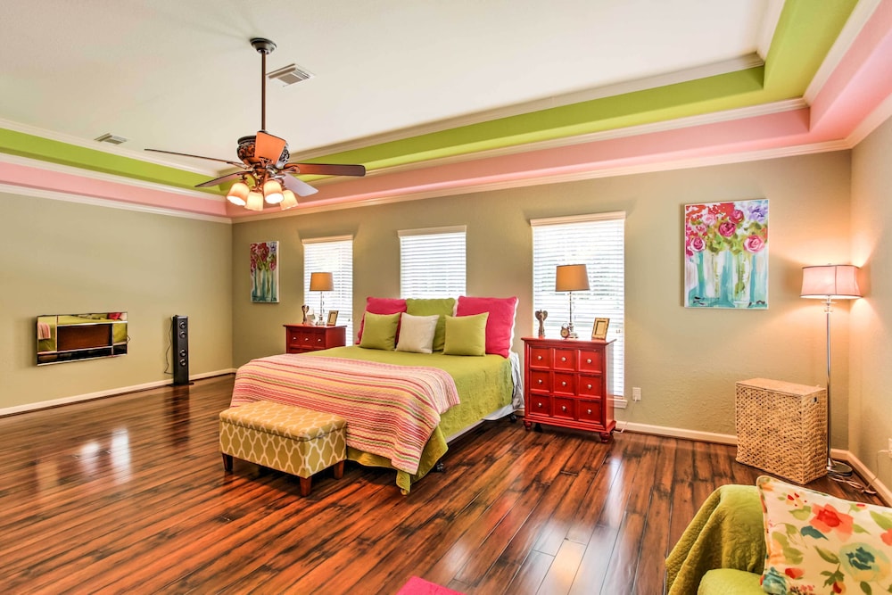 Marshall Vacations - Texas Vacation Rental w/ Fireplace, Near Lakes - Property Image 4