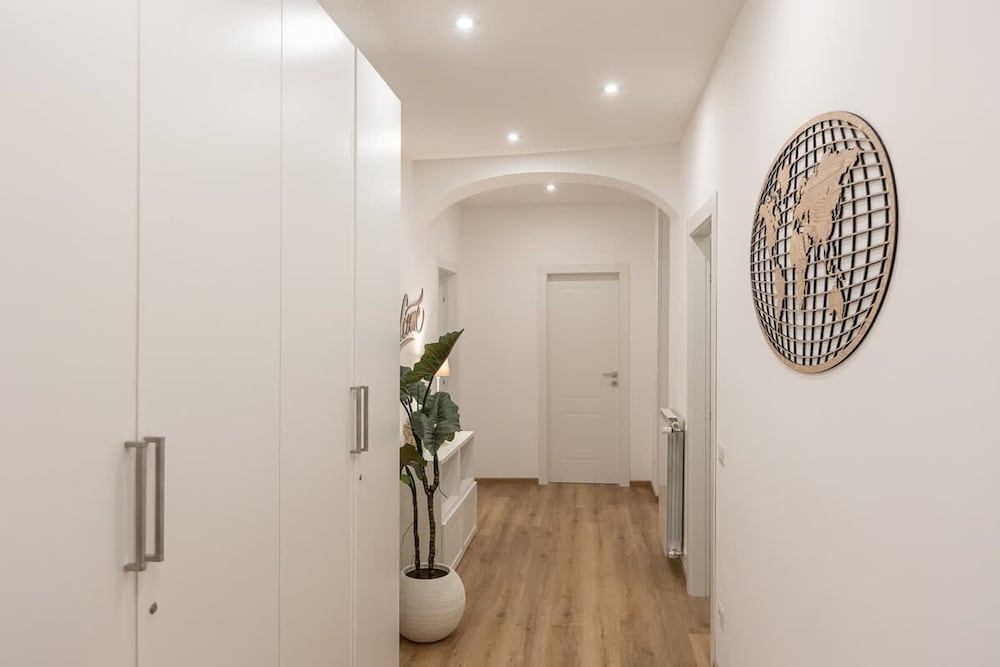 Colosseum Holidays - Three-bedroom Apartment