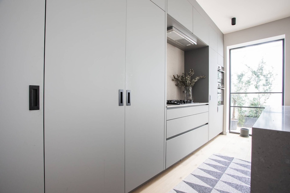 Redcliffe Square XII by Onefinestay