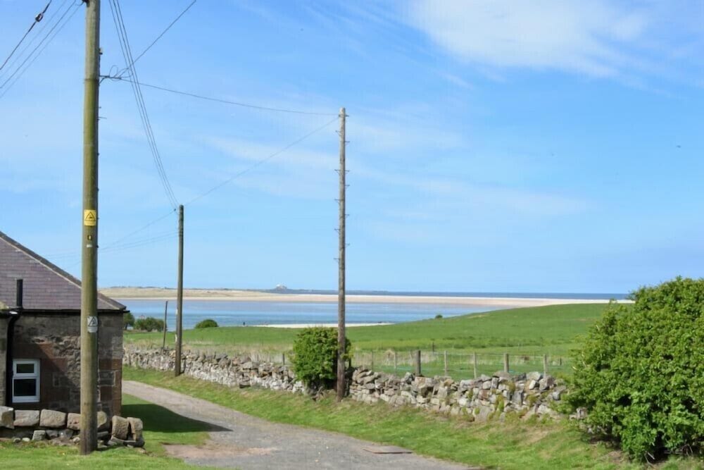 Kittiwake Cottage, Budle Bay