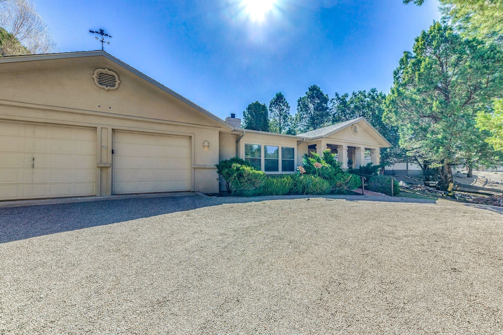 Charming Home w/ Patios, Near Ruidoso Downs Casino view 3