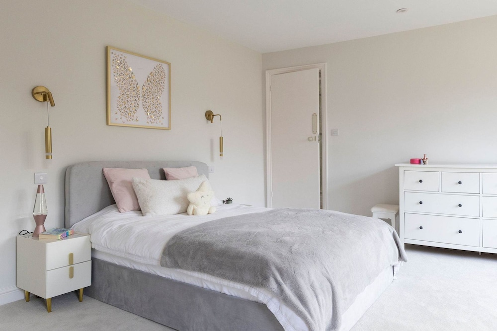 Country Retreat - Sleeps 14 - Large Garden