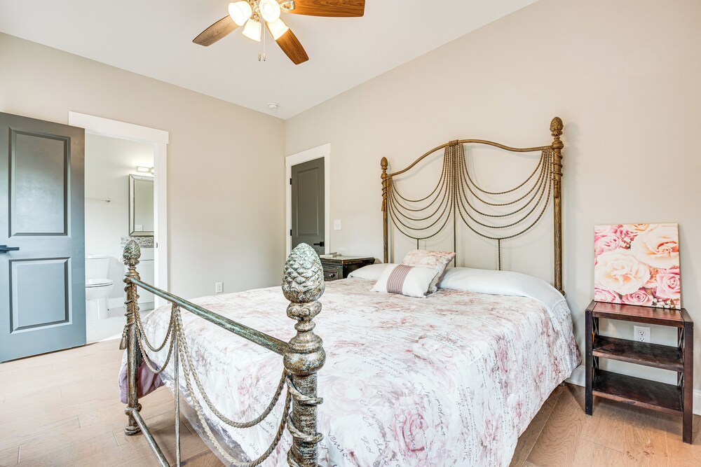 5 Mi to Dtwn Atl: Home w/ Office & Large Backyard!