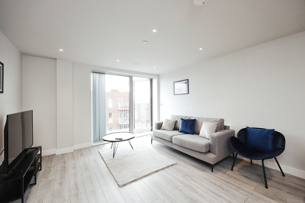 Seven Living Residences Slough - Luxury Apartments view 2