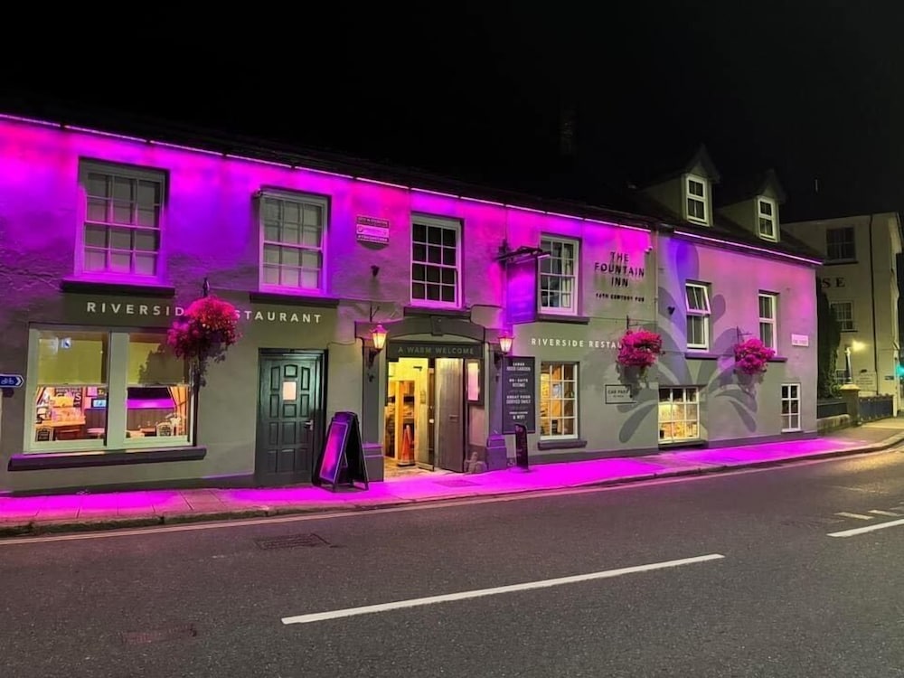 Okehampton Vacations - The Fountain Inn - Property Image 1