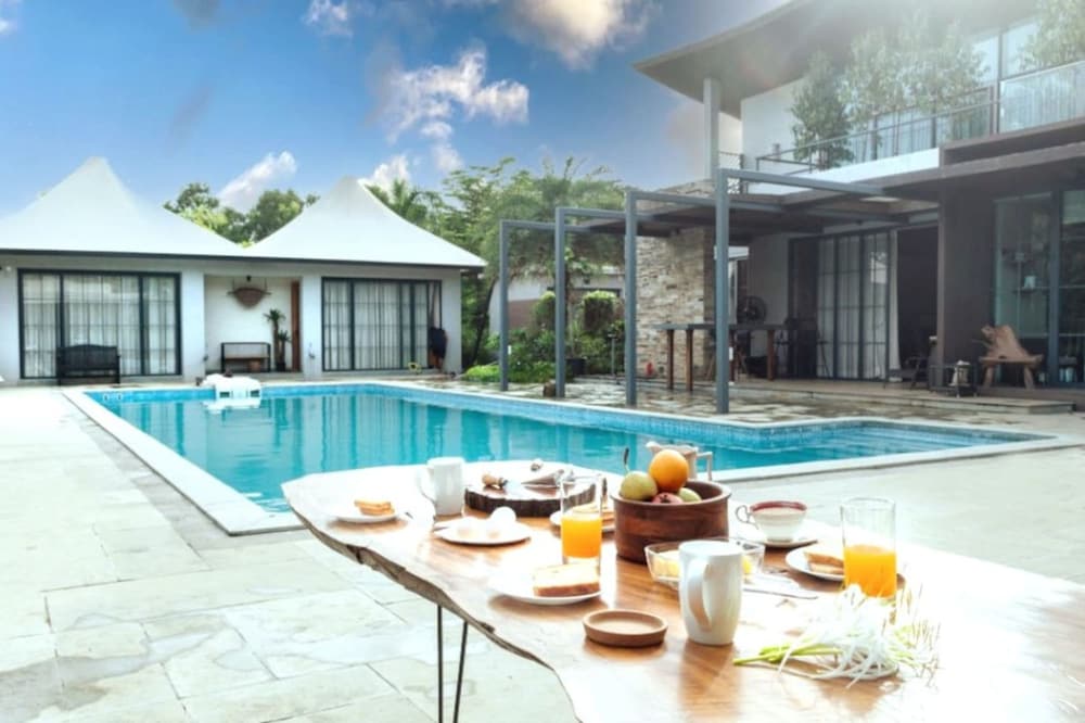 Quarterdeck by Hireavilla - Luxury Estate in Awas view 3