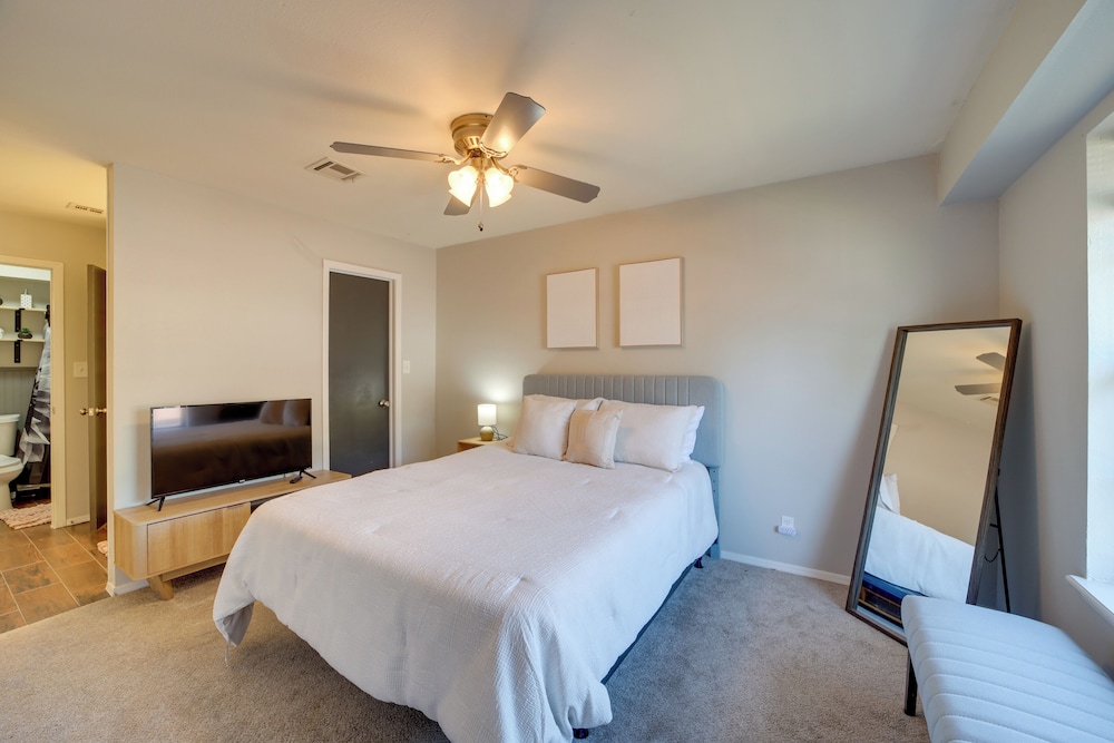 10 Mi to Dtwn Tulsa: Condo w/ Pool Access!