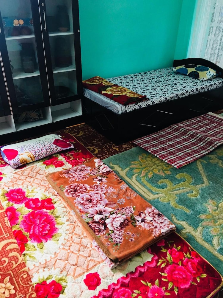 Sara's Backpackers Hotel