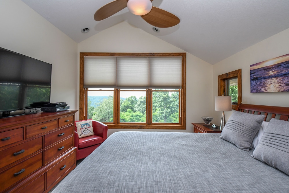 Eagle's Rest by Taylor Made Deep Creek view 5