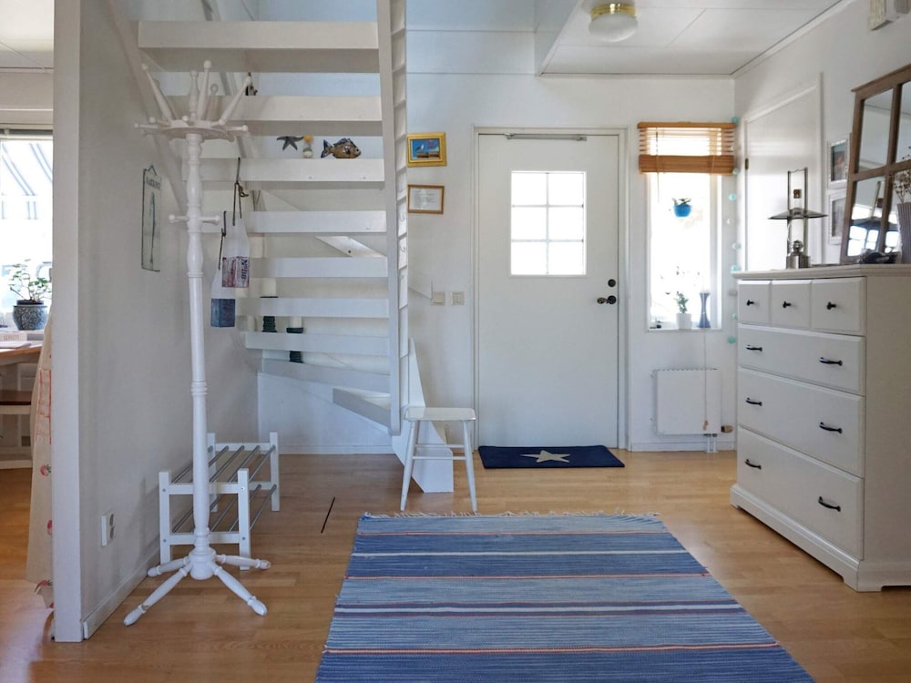 Cozy Family Cottage Near the Sea