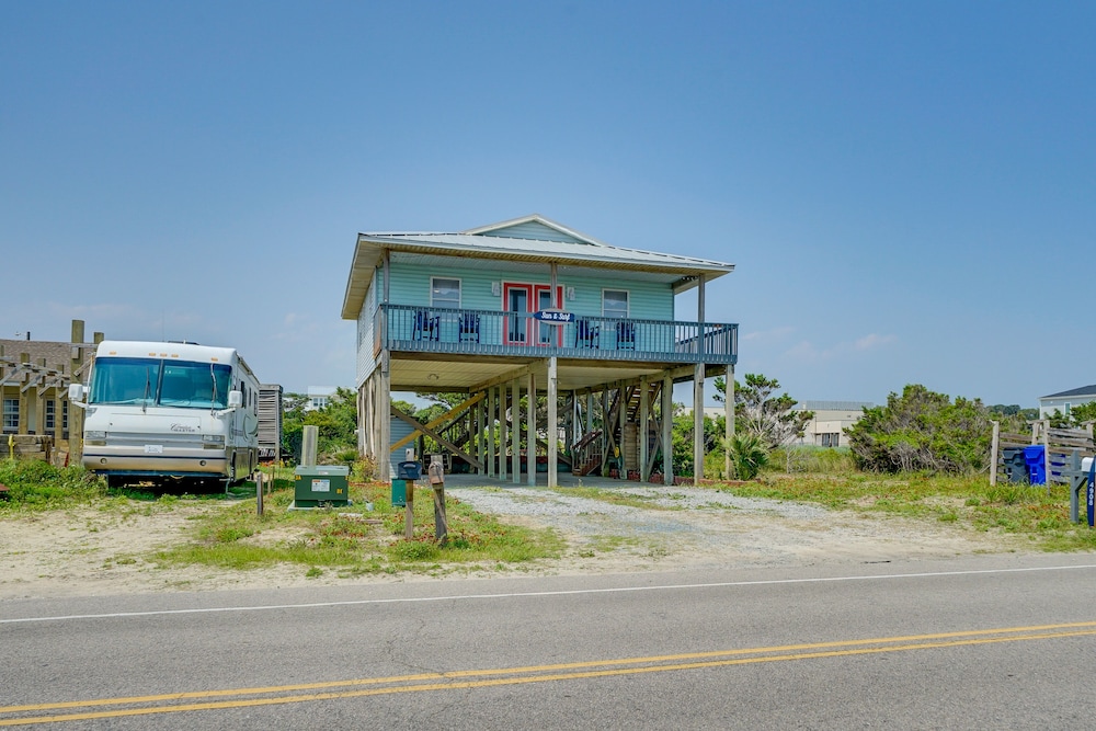 'sun & Surf' Oak Island Home, Steps to Beach! view 4