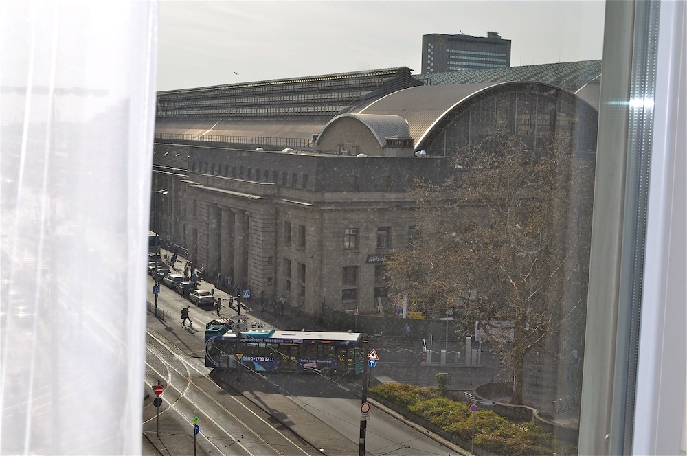 Frankfurt Vacations - Savoy Hotel Frankfurt - Property Image 23