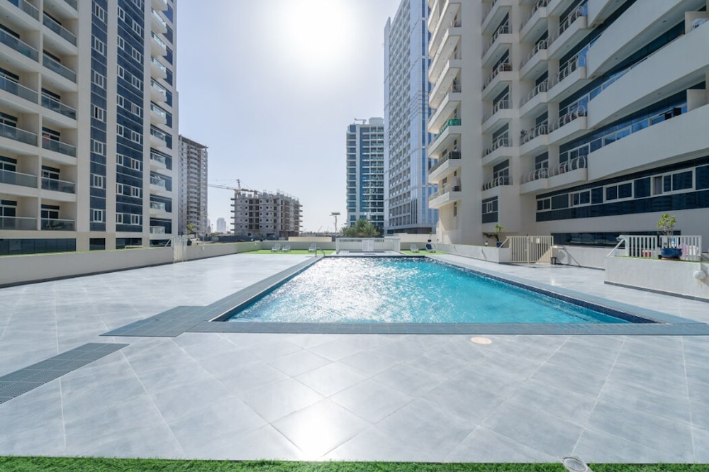 Calm Studio Apartment Right by the Golf Courses in Sports City