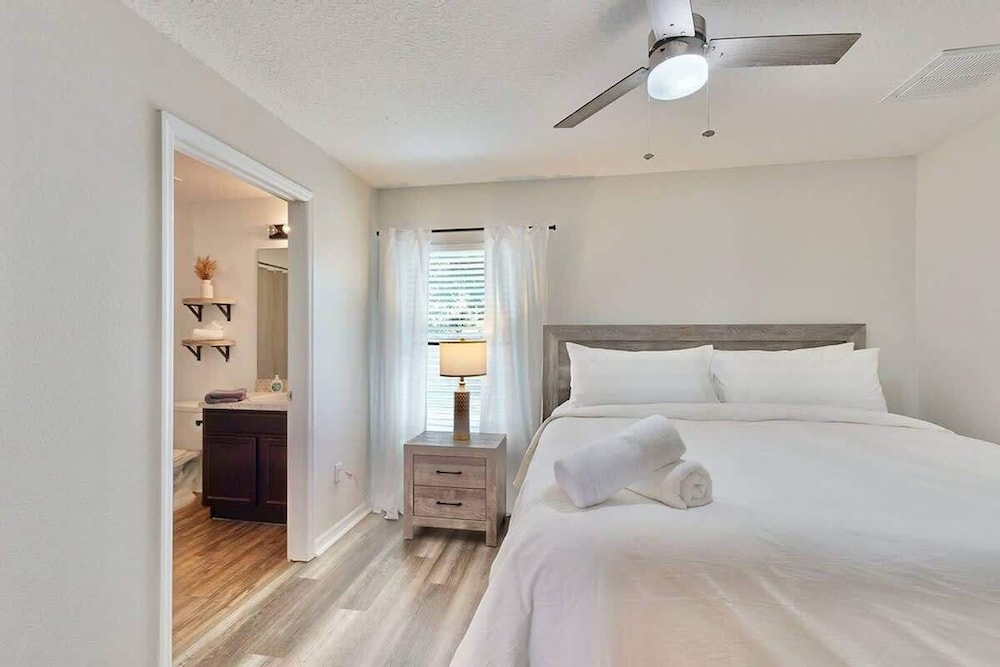 Brooksville Retreat! 3 Bed, 2 Bath!