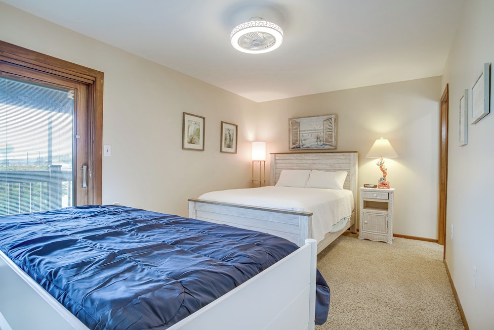 Ocean City Getaway w/ Balcony, Steps to Boardwalk!