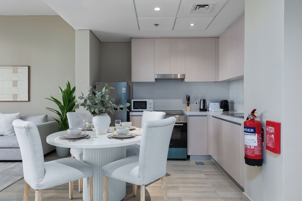 Maison Privee - Modern Hideaway w/ Canal Views on Yas Island