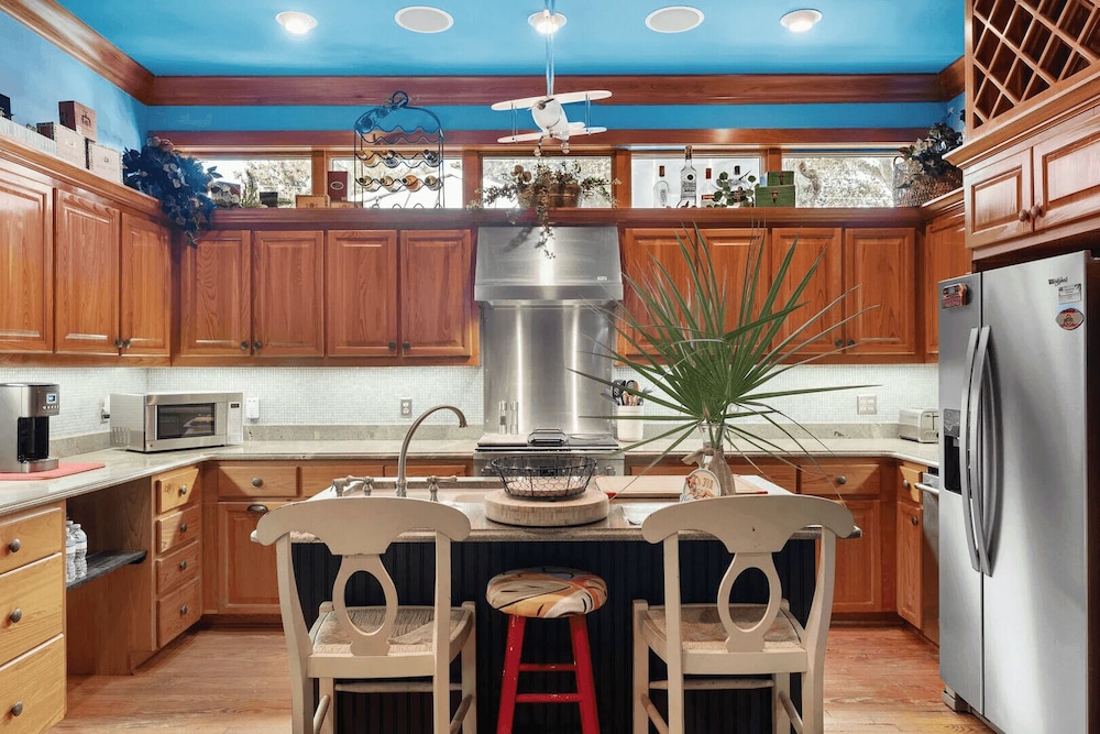 30A Grayt'n Greatful by Avantstay Charming Home+cottage, Walk to Western Lake