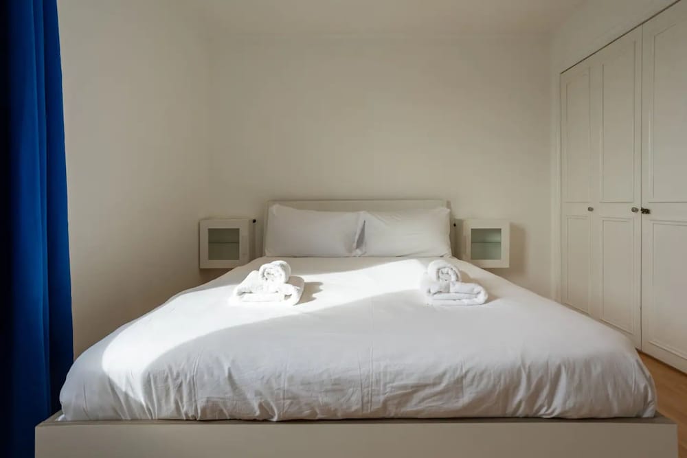 Stylish 2 Bedroom Apartment Near the City Centre view 2