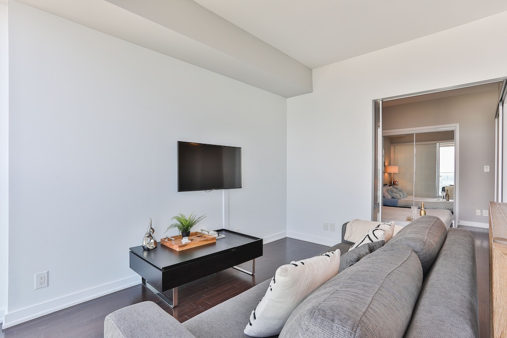 Luxury Lakeview Skyscraper by CN Tower - Image 1