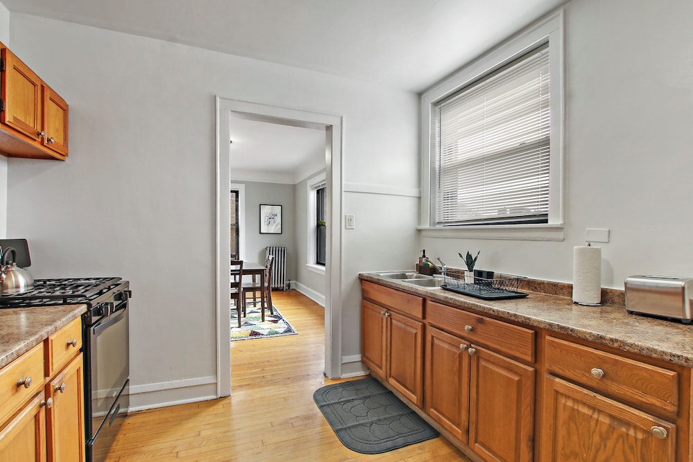 1BR Vibrant Apt - Montrose 2E
